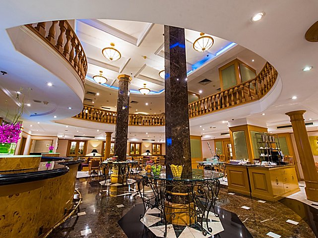 Club Floor Lounge Photo